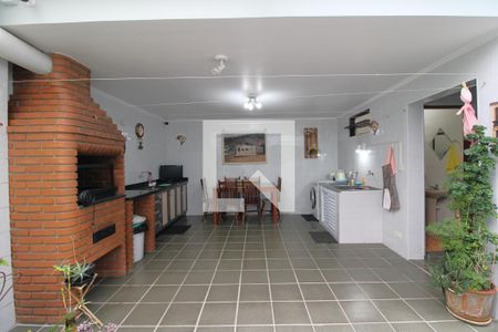 Casa à venda com 300m², 3 quartos e 3 vagasFundos da casa