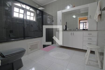 Casa à venda com 300m², 3 quartos e 3 vagasBanheiro da suíte