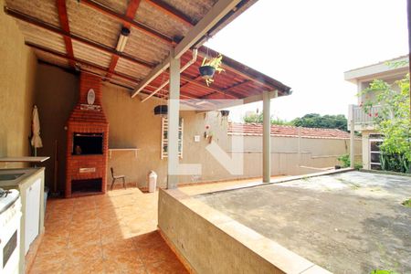 Casa à venda com 255m², 3 quartos e 2 vagasQuintal / Churrasqueira