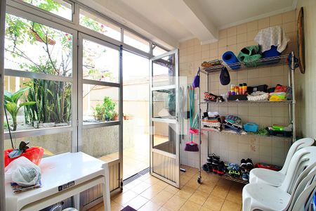 Casa à venda com 255m², 3 quartos e 2 vagasÁrea de Serviço