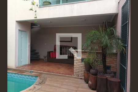 Casa à venda com 250m², 5 quartos e 2 vagasÁrea comum - Piscina