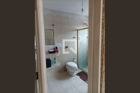 Casa à venda com 250m², 5 quartos e 2 vagasBanheiro da Suíte 1