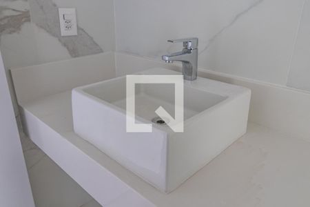 Apartamento à venda com 365m², 4 quartos e 5 vagas Apartamento à venda com 365m², 4 quartos e 5 vagasBanheiro da Suíte 2