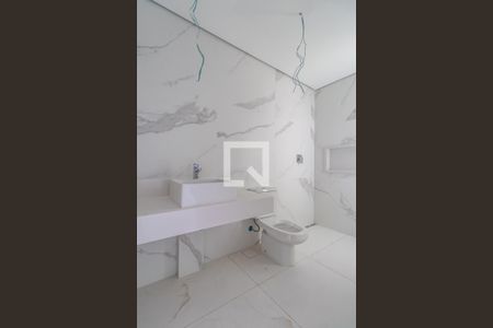 Apartamento à venda com 365m², 4 quartos e 5 vagas Apartamento à venda com 365m², 4 quartos e 5 vagasBanheiro da Suíte 2