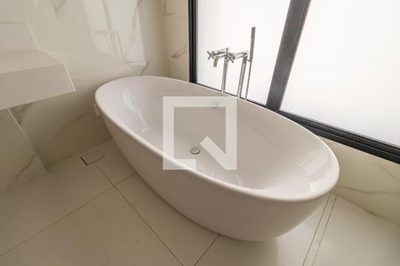 Apartamento à venda com 365m², 4 quartos e 5 vagas Apartamento à venda com 365m², 4 quartos e 5 vagasBanheiro 2 da Suíte 4