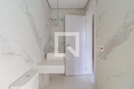 Apartamento à venda com 365m², 4 quartos e 5 vagas Apartamento à venda com 365m², 4 quartos e 5 vagasBanheiro da Suíte 3