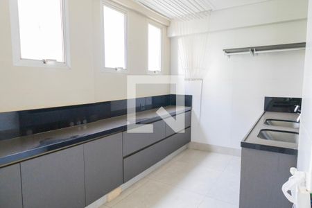 Apartamento à venda com 314m², 5 quartos e 3 vagas Apartamento à venda com 314m², 5 quartos e 3 vagasÁrea de Serviço
