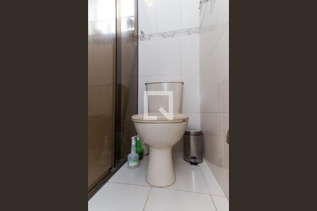 Casa de condomínio à venda com 100m², 3 quartos e 2 vagas Casa de condomínio à venda com 100m², 3 quartos e 2 vagasBanheiro da Suíte