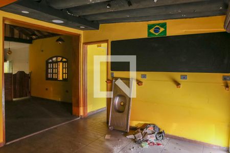 Casa à venda com 300m², 2 quartos e sem vaga Casa à venda com 300m², 2 quartos e sem vagaParte da frente