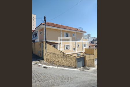 Casa à venda com 260m², 5 quartos e 3 vagas Casa à venda com 260m², 5 quartos e 3 vagasFachada