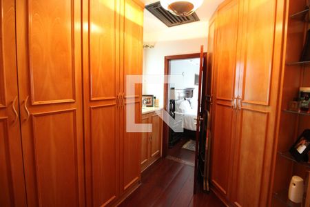 Casa à venda com 800m², 7 quartos e 6 vagasQuarto 2 - Closet