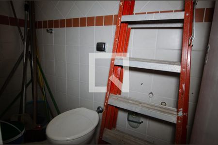 Casa de condomínio à venda com 300m², 4 quartos e 2 vagasBanheiro de serviço