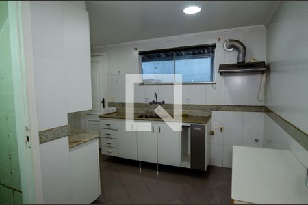 Casa de condomínio à venda com 300m², 4 quartos e 2 vagasCozinha