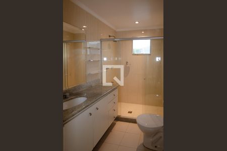 Casa de condomínio à venda com 300m², 4 quartos e 2 vagasBanheiro da Suíte 1