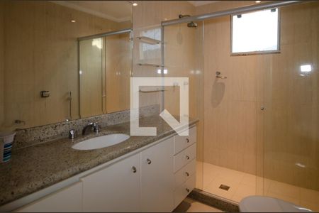 Casa de condomínio à venda com 300m², 4 quartos e 2 vagasBanheiro da Suíte 1