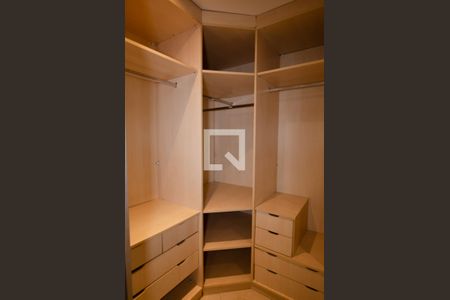 Casa de condomínio à venda com 300m², 4 quartos e 2 vagasCloset da suite 1