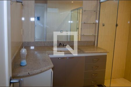 Casa de condomínio à venda com 300m², 4 quartos e 2 vagasBanheiro social