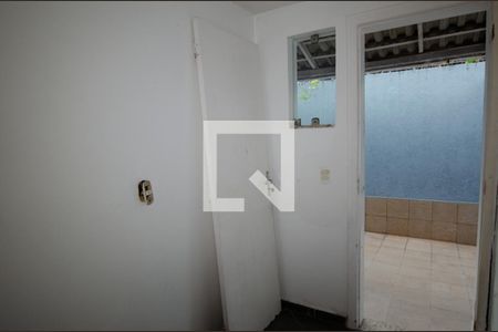 Casa de condomínio à venda com 300m², 4 quartos e 2 vagasQuarto de serviço