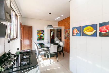 Casa à venda com 360m², 3 quartos e 2 vagas Casa à venda com 360m², 3 quartos e 2 vagasCozinha