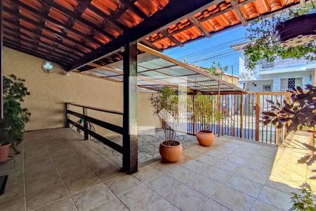 Casa à venda com 360m², 3 quartos e 2 vagas Casa à venda com 360m², 3 quartos e 2 vagasEntrada