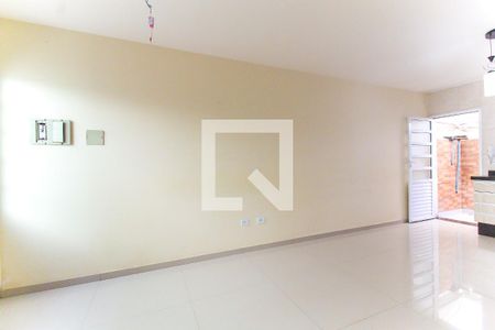 Sala de casa de condomínio para alugar com 2 quartos, 64m² em Vila Nova Curuca, São Paulo