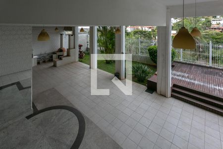 Casa à venda com 900m², 8 quartos e 4 vagasÁrea externa