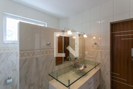 Casa à venda com 900m², 8 quartos e 4 vagasBanheiro 1