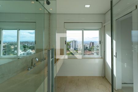 Casa à venda com 900m², 8 quartos e 4 vagasBanheiro da Suíte