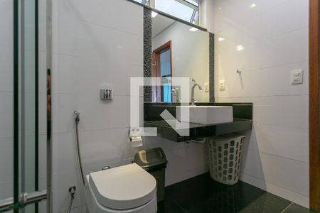 Casa à venda com 900m², 8 quartos e 4 vagasBanheiro 2