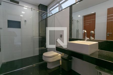 Casa à venda com 900m², 8 quartos e 4 vagasBanheiro 2