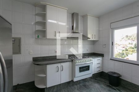 Casa à venda com 900m², 8 quartos e 4 vagasCozinha