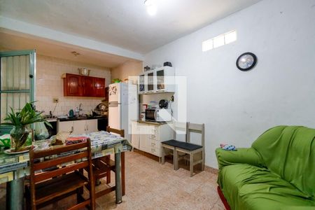 Casa à venda com 149m², 4 quartos e 2 vagas Casa à venda com 149m², 4 quartos e 2 vagasCozinha