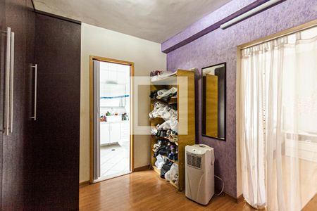 Casa à venda com 280m², 5 quartos e 1 vaga Casa à venda com 280m², 5 quartos e 1 vagaCasa 2 - quarto 2 closet