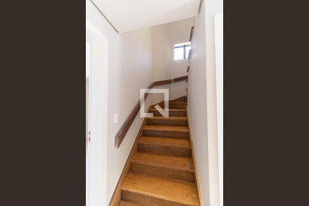 Apartamento à venda com 220m², 4 quartos e 3 vagasEscada