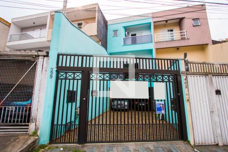 Casa à venda com 230m², 3 quartos e sem vaga Casa à venda com 230m², 3 quartos e sem vagaFachada