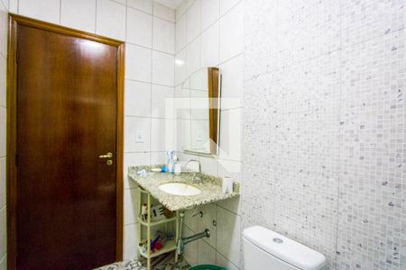 Casa à venda com 230m², 3 quartos e sem vaga Casa à venda com 230m², 3 quartos e sem vagaBanheiro social