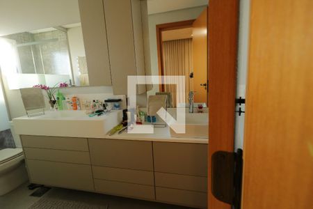 Apartamento à venda com 126m², 2 quartos e 4 vagasBanheiro Suite 2