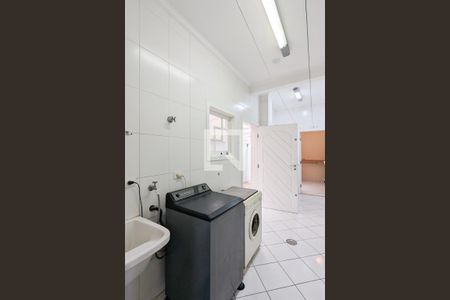 Casa para alugar com 600m², 4 quartos e 6 vagas Casa para alugar com 600m², 4 quartos e 6 vagasÁrea de serviço