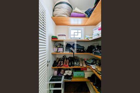 Casa para alugar com 600m², 4 quartos e 6 vagas Casa para alugar com 600m², 4 quartos e 6 vagasRoupeiro