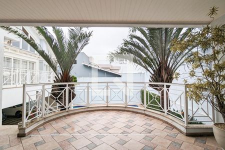 Casa para alugar com 600m², 4 quartos e 6 vagas Casa para alugar com 600m², 4 quartos e 6 vagasVaranda