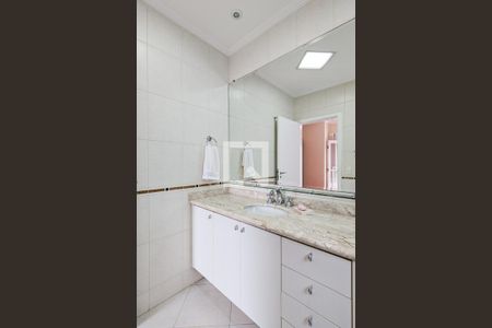 Casa para alugar com 600m², 4 quartos e 6 vagas Casa para alugar com 600m², 4 quartos e 6 vagasBanheiro da suíte 1