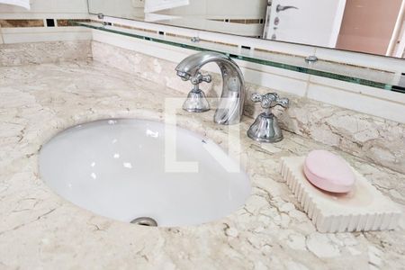 Casa para alugar com 600m², 4 quartos e 6 vagas Casa para alugar com 600m², 4 quartos e 6 vagasBanheiro da suíte 1