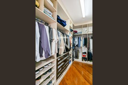 Casa para alugar com 600m², 4 quartos e 6 vagas Casa para alugar com 600m², 4 quartos e 6 vagasCloset da suíte 2