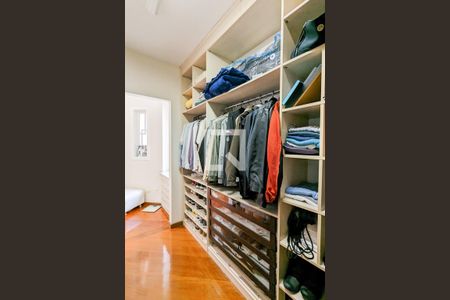 Casa para alugar com 600m², 4 quartos e 6 vagas Casa para alugar com 600m², 4 quartos e 6 vagasCloset da suíte 2