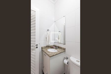 Casa para alugar com 600m², 4 quartos e 6 vagas Casa para alugar com 600m², 4 quartos e 6 vagasBanheiro de serviço