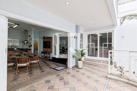 Casa para alugar com 600m², 4 quartos e 6 vagas Casa para alugar com 600m², 4 quartos e 6 vagasVaranda