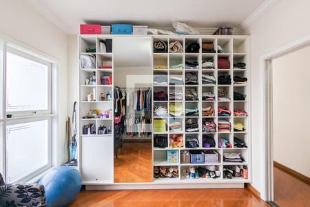 Casa para alugar com 600m², 4 quartos e 6 vagas Casa para alugar com 600m², 4 quartos e 6 vagasQuarto 1