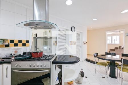 Casa para alugar com 600m², 4 quartos e 6 vagas Casa para alugar com 600m², 4 quartos e 6 vagasCozinha