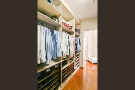 Casa para alugar com 600m², 4 quartos e 6 vagas Casa para alugar com 600m², 4 quartos e 6 vagasCloset da suíte 2