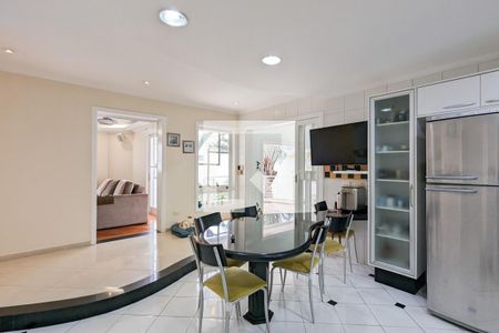 Casa para alugar com 600m², 4 quartos e 6 vagas Casa para alugar com 600m², 4 quartos e 6 vagasCozinha